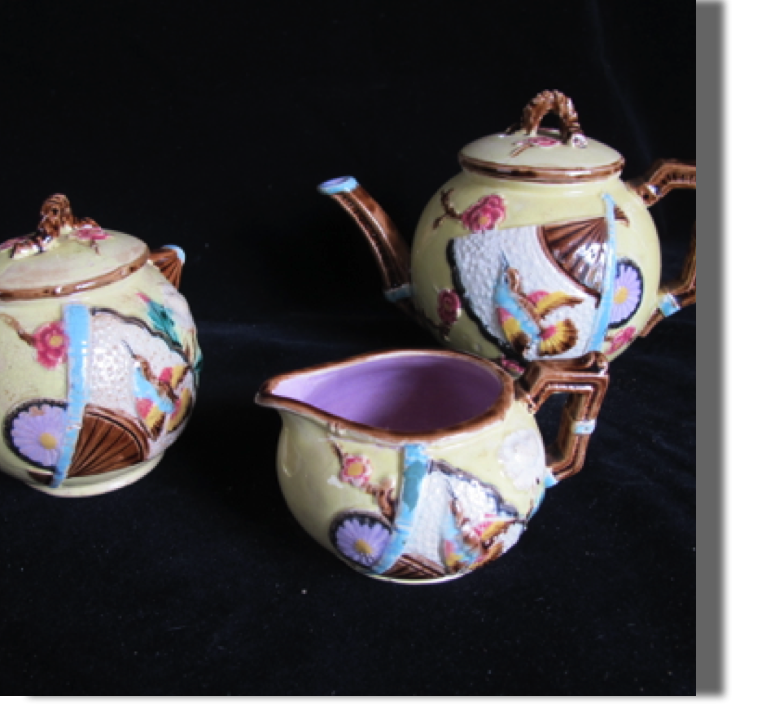 All mint condition on each piece
Lovely lavender interiors